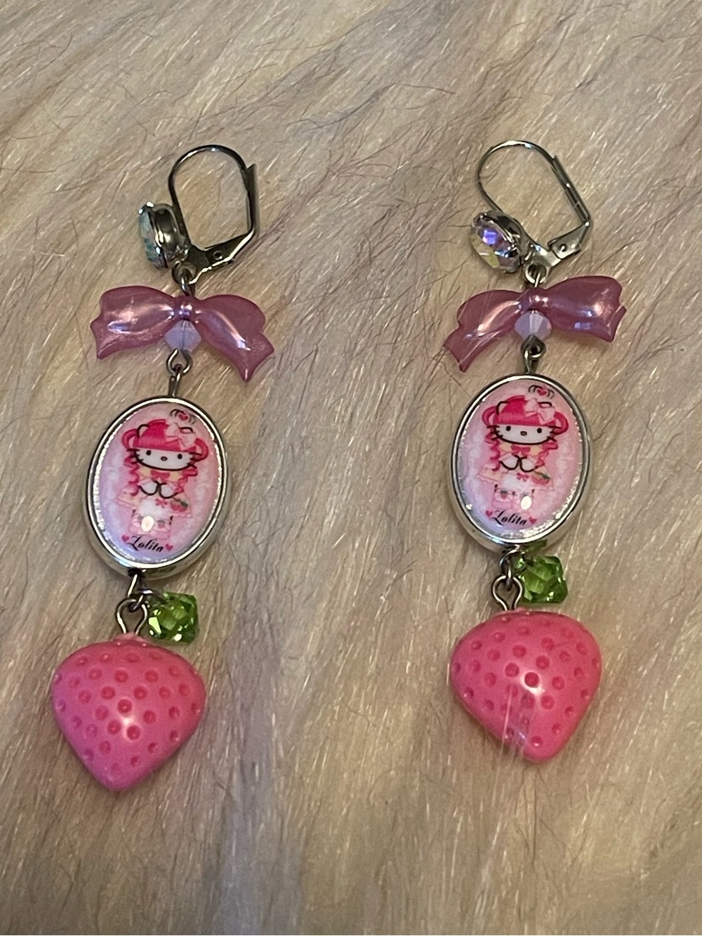 Rare Hello Kitty Tarina Tarantino pink EGL jfashion strawberry dangle earrings